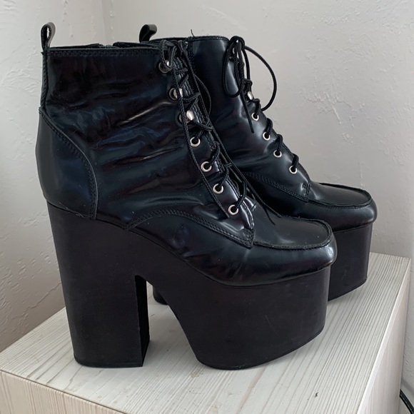 Yes We Are The Shit. Platform Boots. US size 8. - Picture 6 of 7